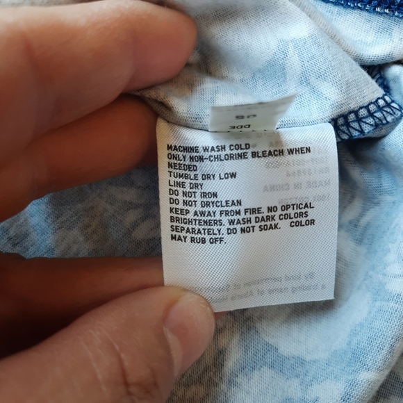 Uniqlo navy blue floral print t-shirt size xs - Picture 8 of 11